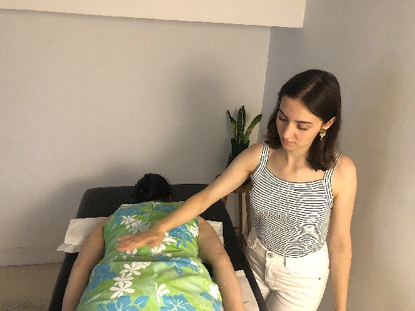 Photo s&eacute;ance de magn&eacute;tisme au cabinet - in&egrave;s bari&eacute;ty